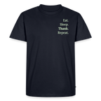 Design T-Shirt „Eat. Sleep. Thank. Repeat.“ für Herren aus Bio-Baumwolle, Farbe: navy-blau - Dankfabrik.