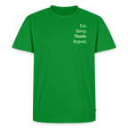 Design T-Shirt „Eat. Sleep. Thank. Repeat.“ für Herren aus Bio-Baumwolle, Farbe: grün - Dankfabrik.