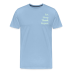 Design T-Shirt „Eat. Sleep. Thank. Repeat.“ für Herren aus Bio-Baumwolle, Farbe: hellblau - Dankfabrik.