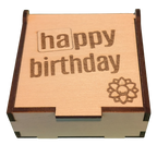 Hochwertige Happy-Birthday Hanuta  Box aus Echtholz mit Gravur, nachhaltige Aufbewahrung von Dankfabrik.