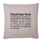 Design-Kissen „Dankbarkeit“ in hellem beigen Farbton, gemütliches Wohnaccessoire für ein schönes Zuhause von Dankfabrik.