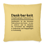 Design-Kissen „Dankbarkeit“ in hellem gelben Farbton, gemütliches Wohnaccessoire für ein schönes Zuhause von Dankfabrik.