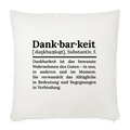 Design-Kissen „Dankbarkeit“ in hellem weißen Farbton, gemütliches Wohnaccessoire für ein schönes Zuhause von Dankfabrik.
