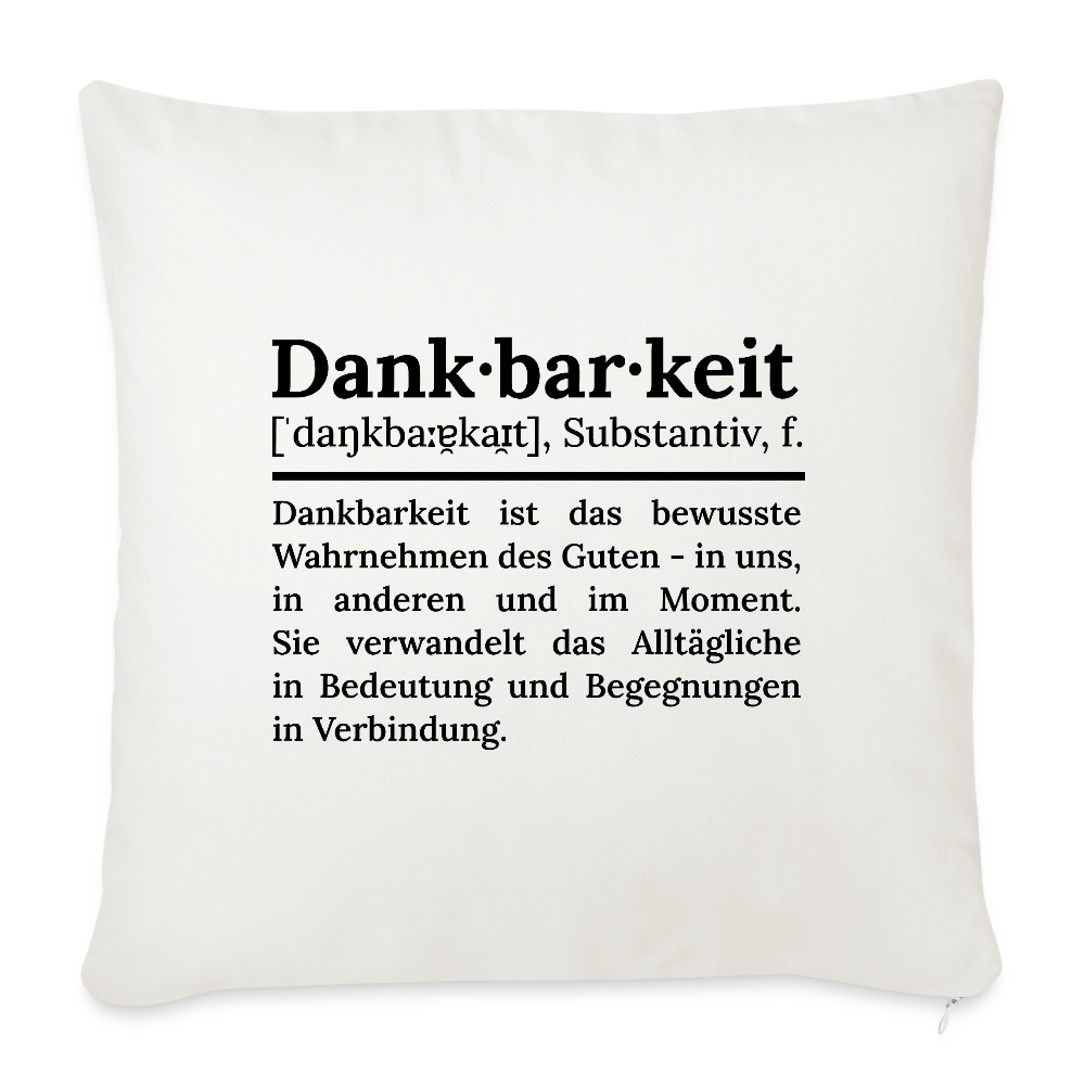 Design-Kissen „Dankbarkeit“ in hellem weißen Farbton, gemütliches Wohnaccessoire für ein schönes Zuhause von Dankfabrik.