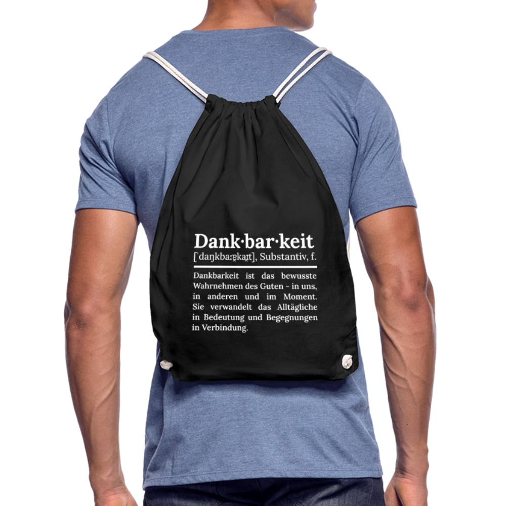 Getragener Design-Turnbeutel „Dankbarkeit“ in schwarz aus Bio-Baumwolle. Nachhaltiger Stoffbeutel als treuer Alltagsbegleiter.